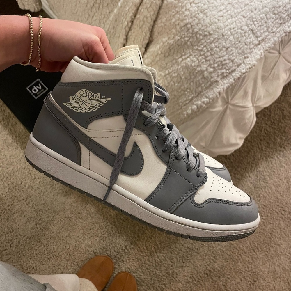 Women’s Nike Air Jordan 1 Mid “Stealth”